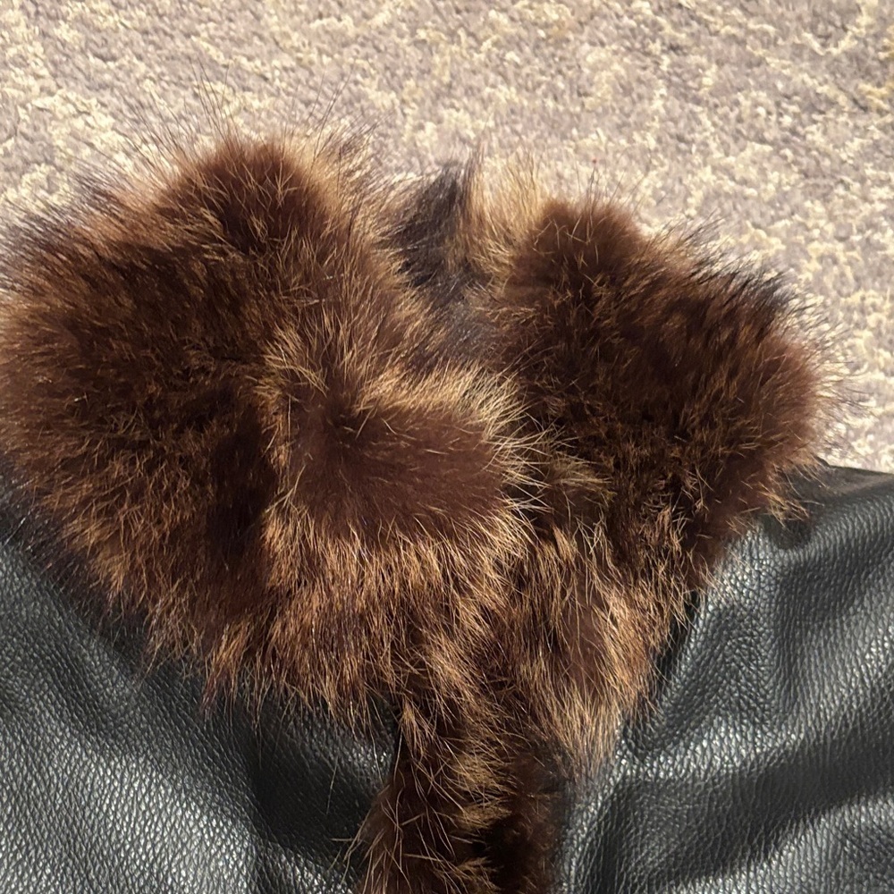 Black 100% Leather Vest with Real Brown Fur Trim in L - Picture 5 of 10